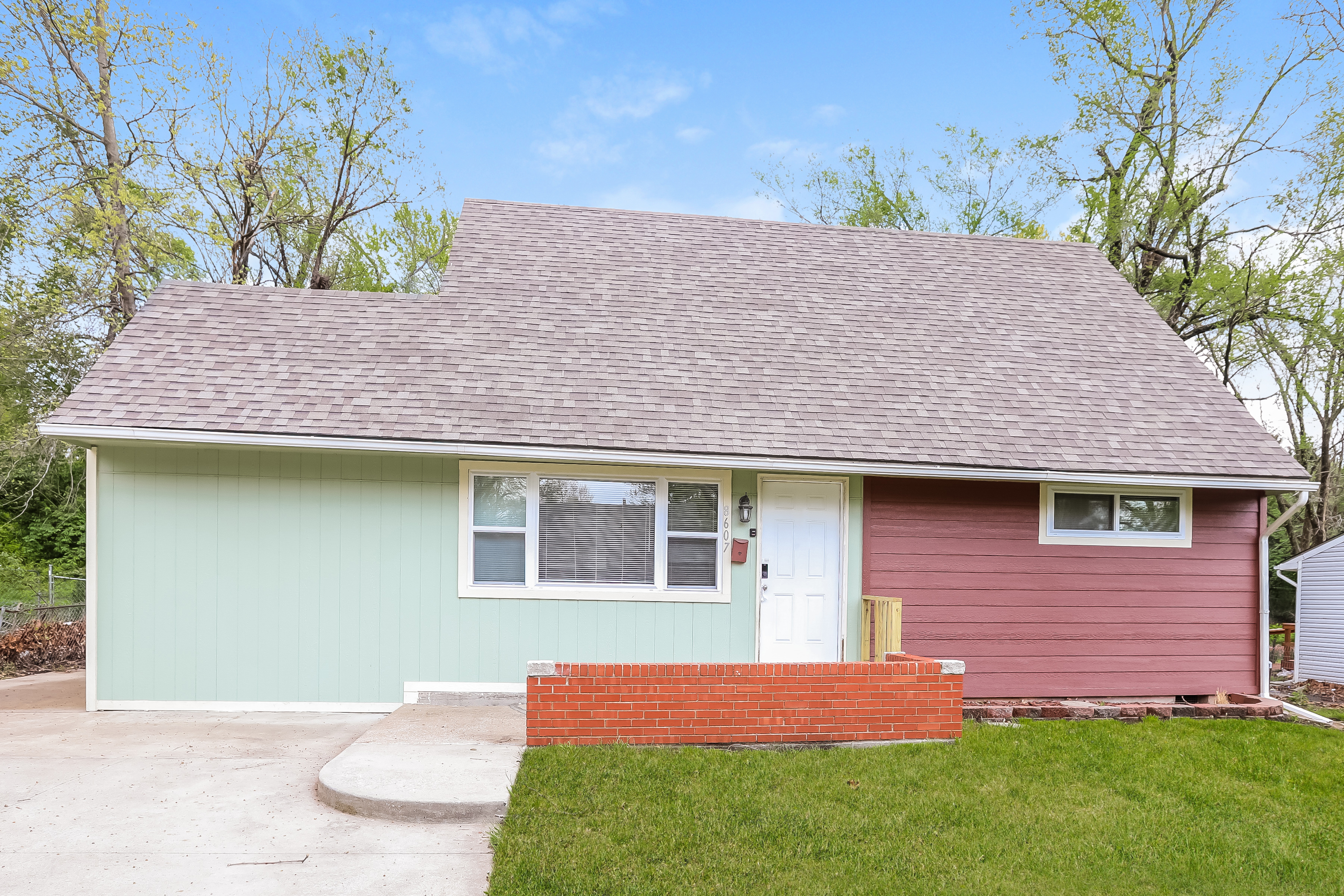 8607 CORRINGTON AVE KANSAS CITY, MO 64138